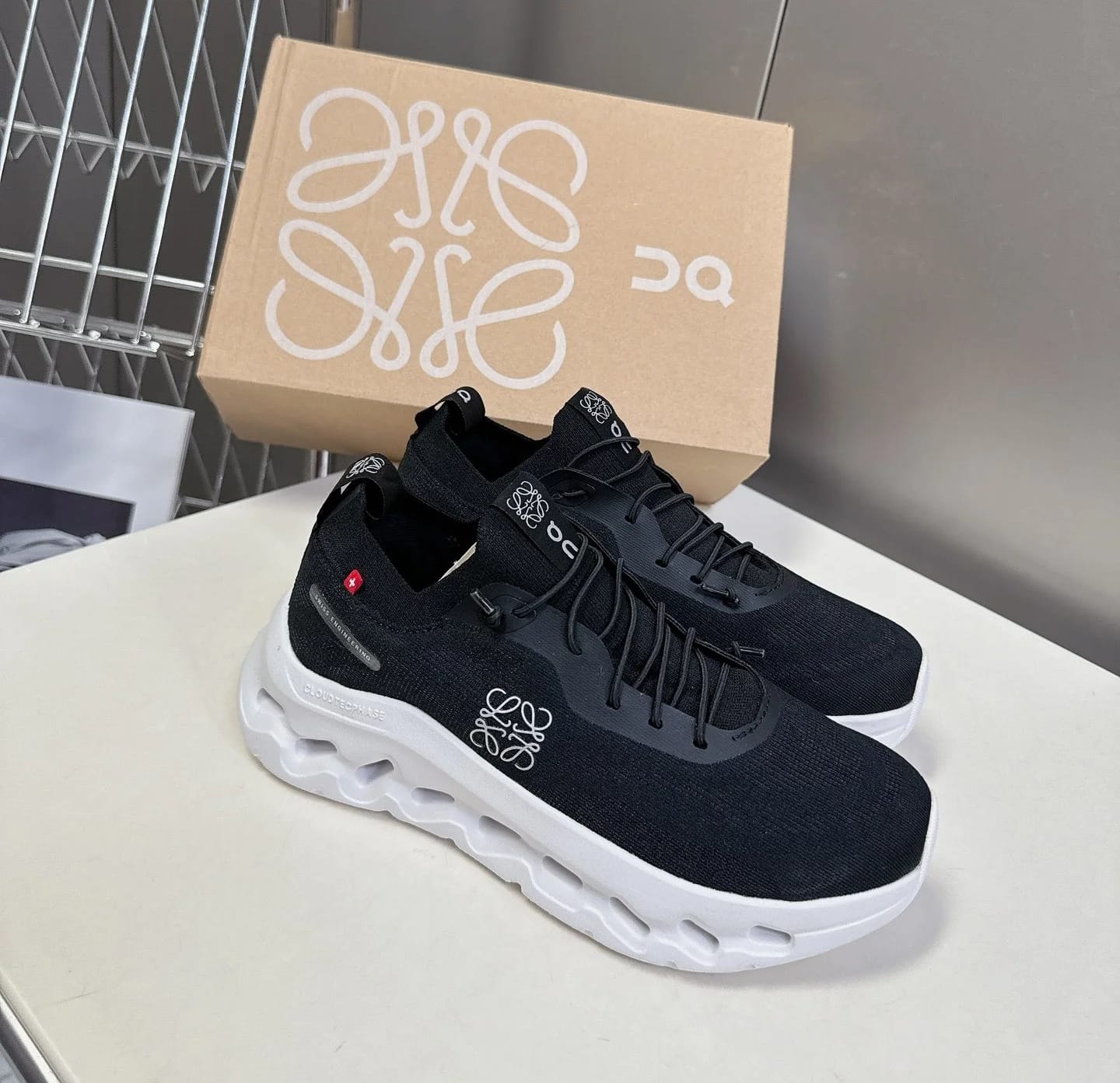 ON-RUNNING CLOUDTILT SHOES