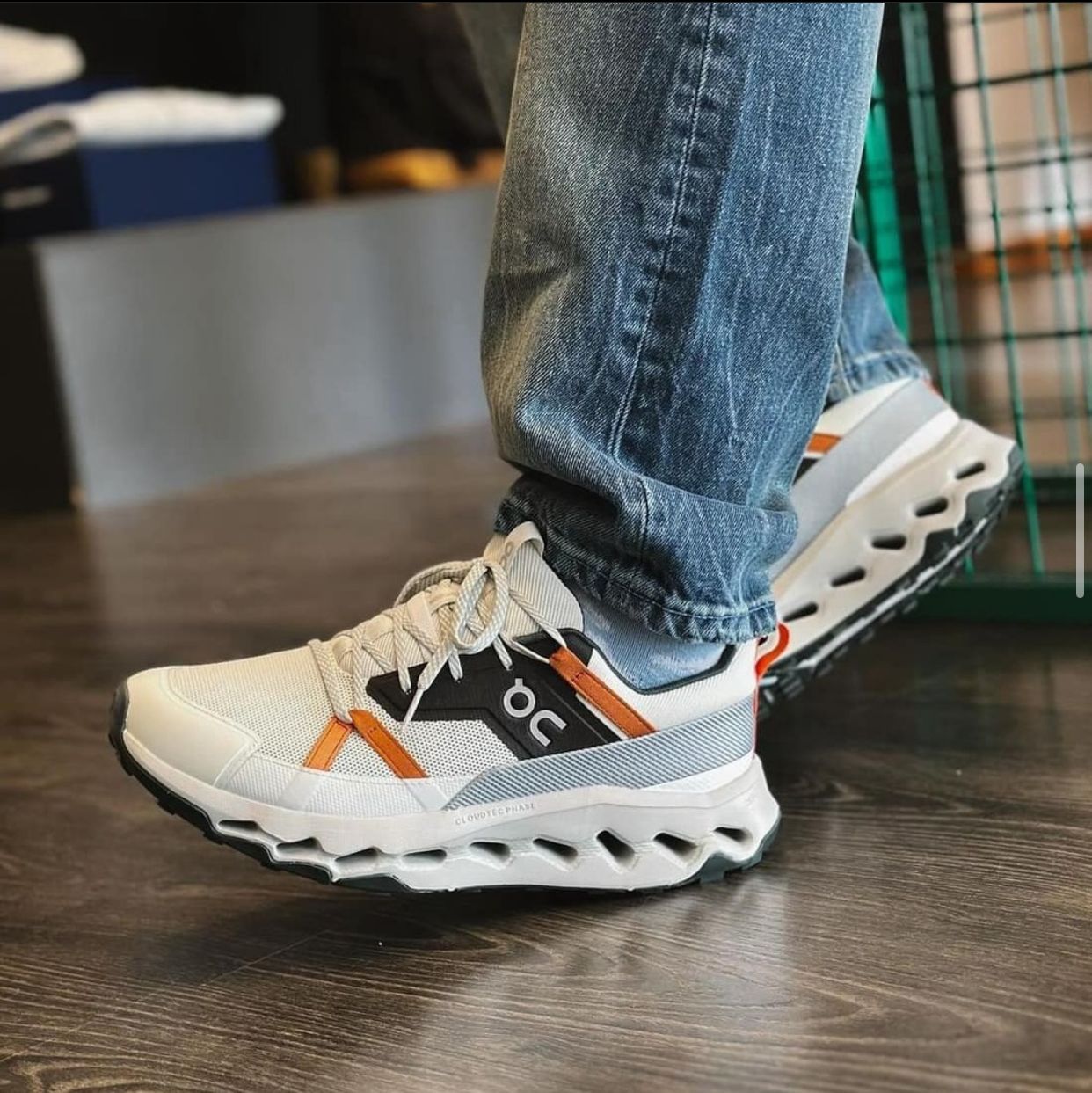 ON-RUNNING CLOUDTILT SHOES