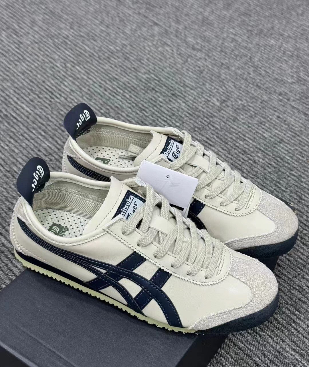 ONITSUKA TIGER